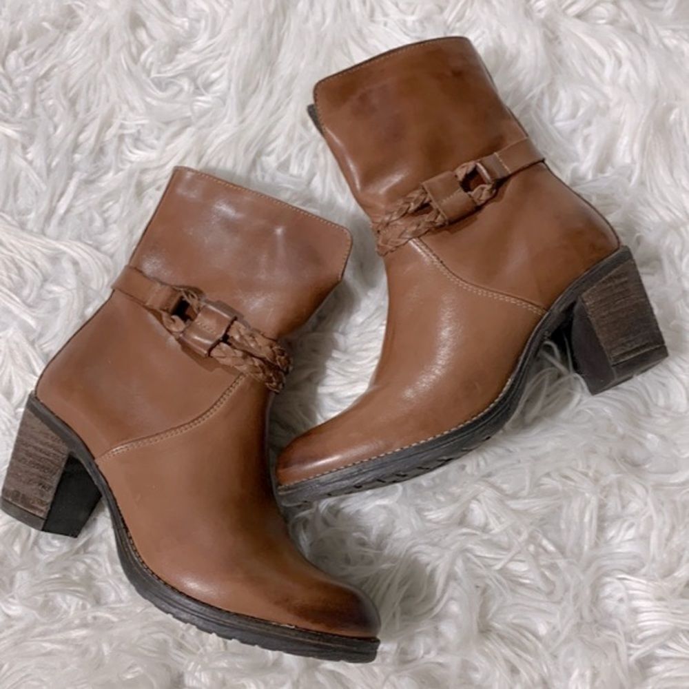 UMBERTO Raffini Verona Ankle bootie braid detail side zip stacked heels size 38